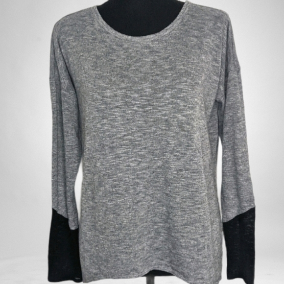 Old Navy Tops - 🆓 Old Navy Lightweight Pullover XS